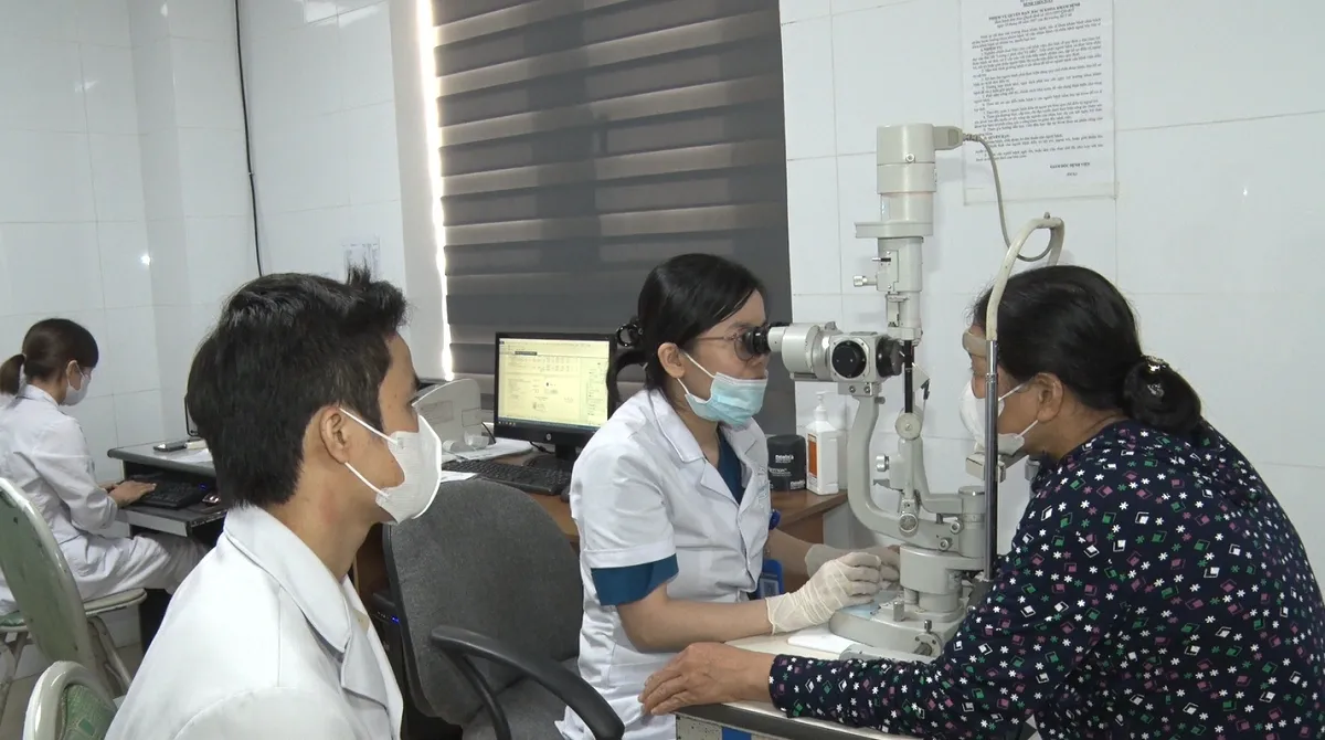 Khám mắt định kỳ: Lá chắn quan trọng phòng ngừa mù lòa