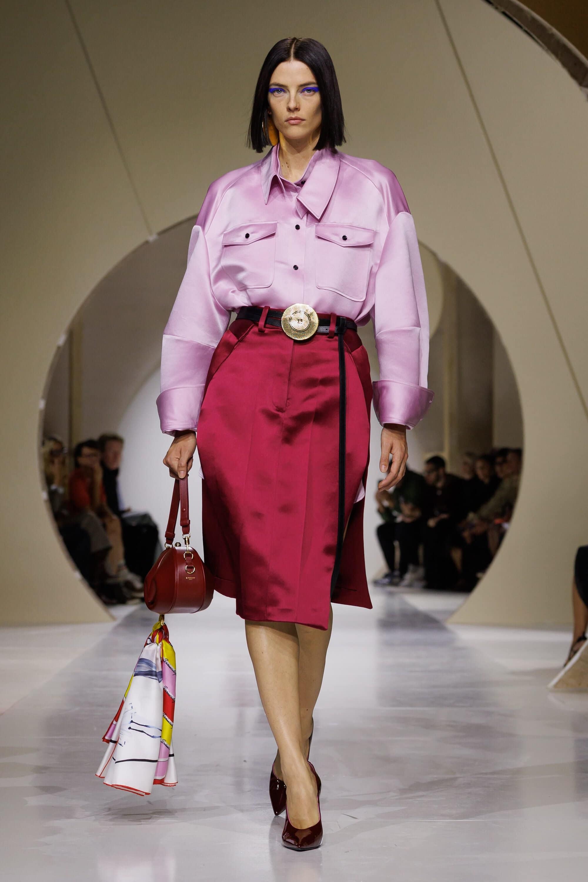 Lima Desainer Haute Couture Tafsirkan Musim Semi Secara Berbeza