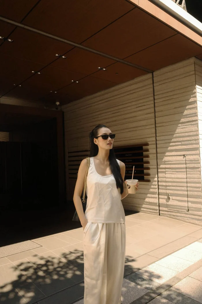 Phong Cách Tối Giản Của Hoa Hậu: Vẻ Đẹp Không Cần Cố Của Nguyễn Quỳnh Anh
