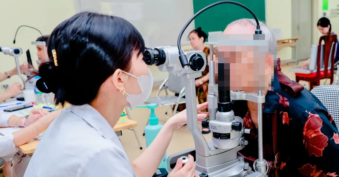 Đái tháo đường âm thầm phá hủy võng mạc: Đừng chờ mờ mắt mới đi khám