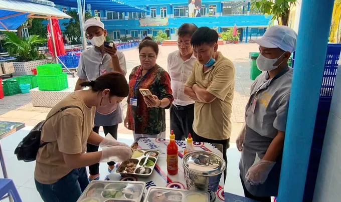 Đường dây nóng lạm thu và dạy thêm sai quy định: Phụ huynh cần chủ động sử dụng