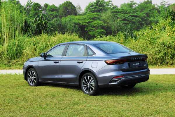 Proton S70 Flagship X vs MC2: Enjin, Prestasi dan Nilai