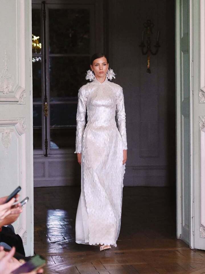 Nguyễn Phúc Tuấn Mang Cơn Mưa Huế Lên Sàn Diễn Paris