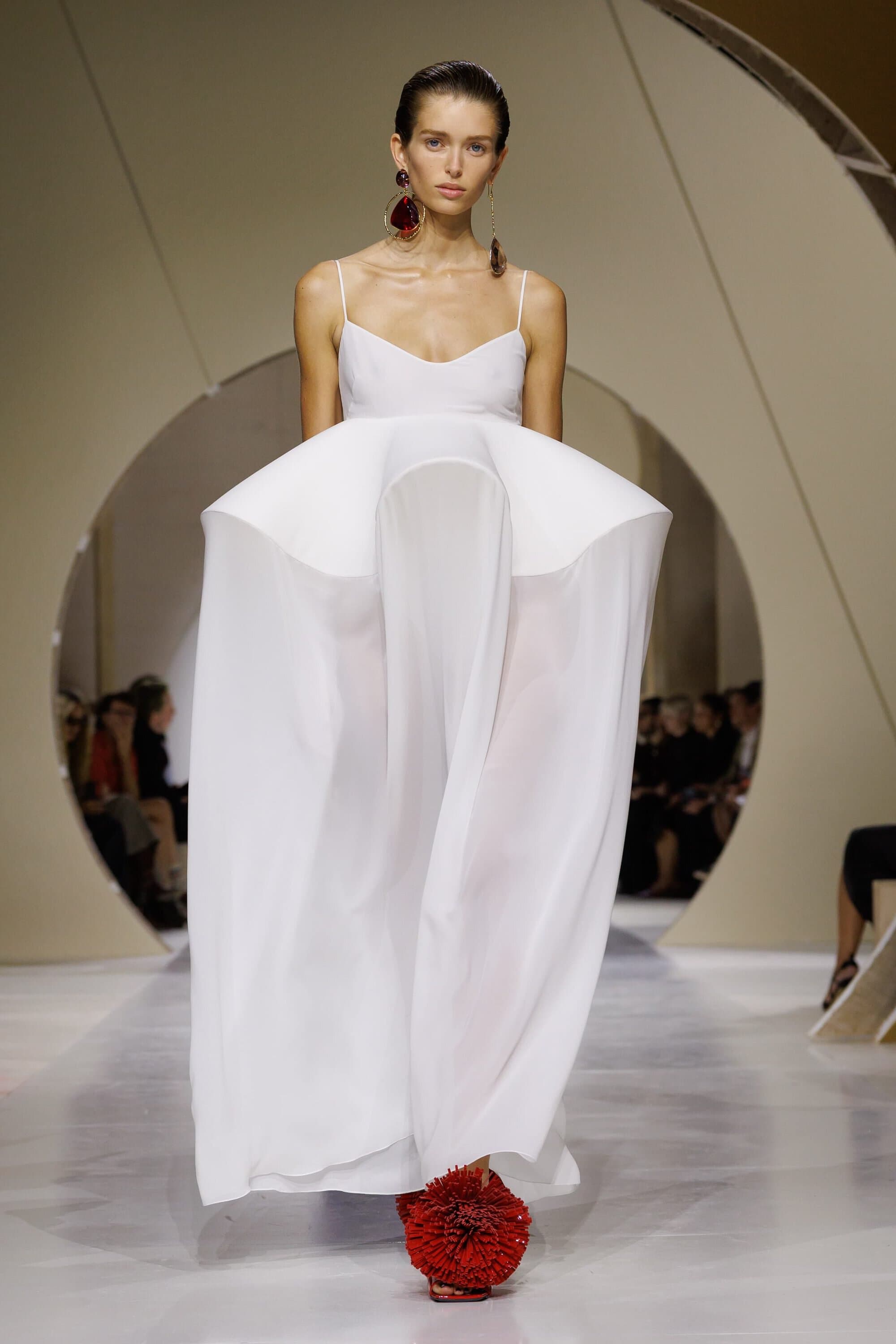 Givenchy, Loewe dan Sacai: Tiga Arah Baharu Fesyen Mewah Musim Semi