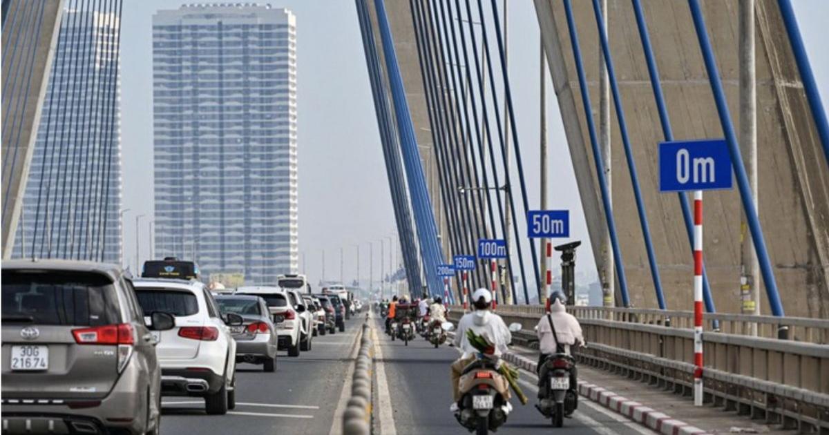 Cầu Nhật Tân giảm tốc độ, siết khoảng cách: giải pháp đúng nhưng chưa đủ