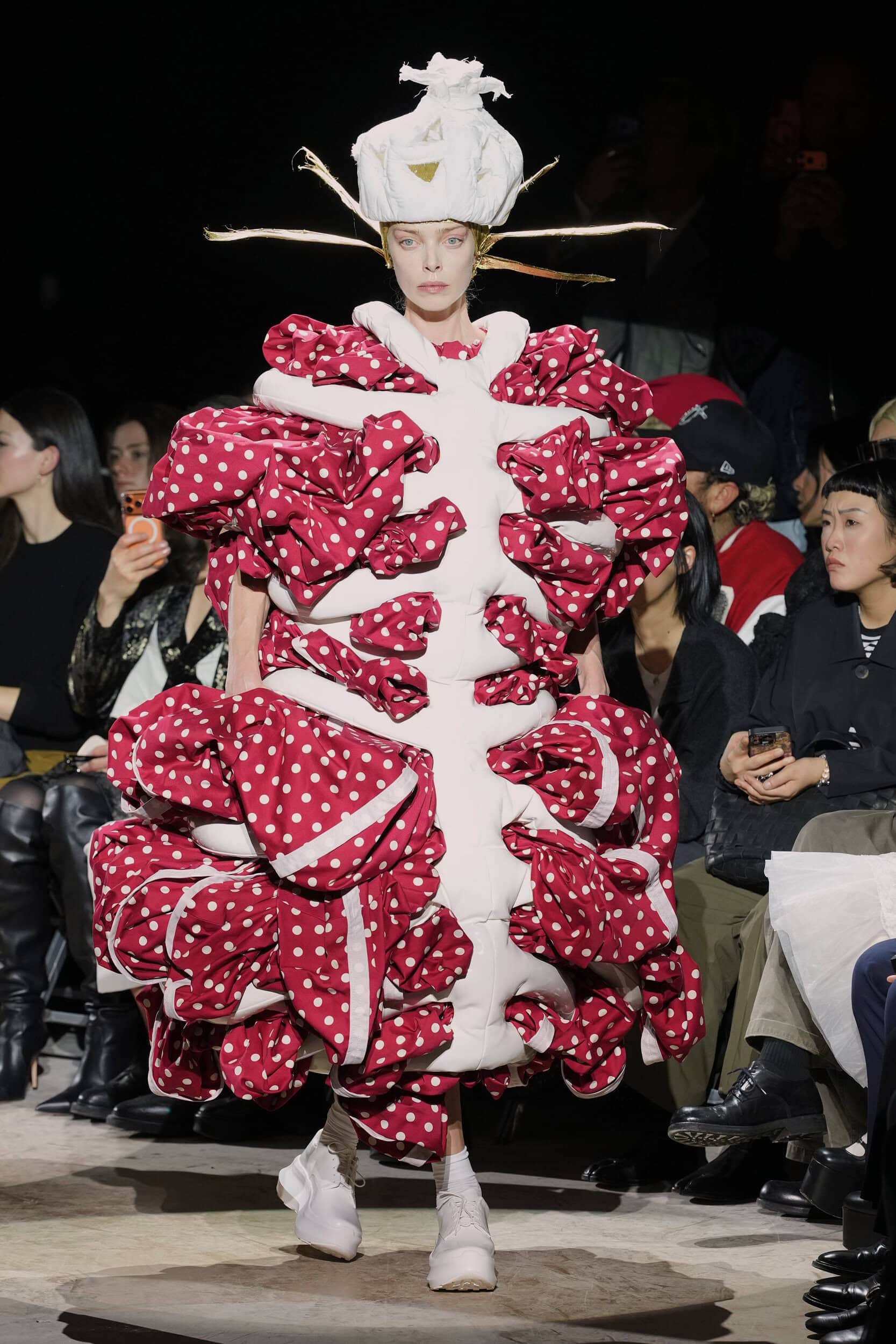 Lima Desainer Haute Couture Tafsirkan Musim Semi Secara Berbeza