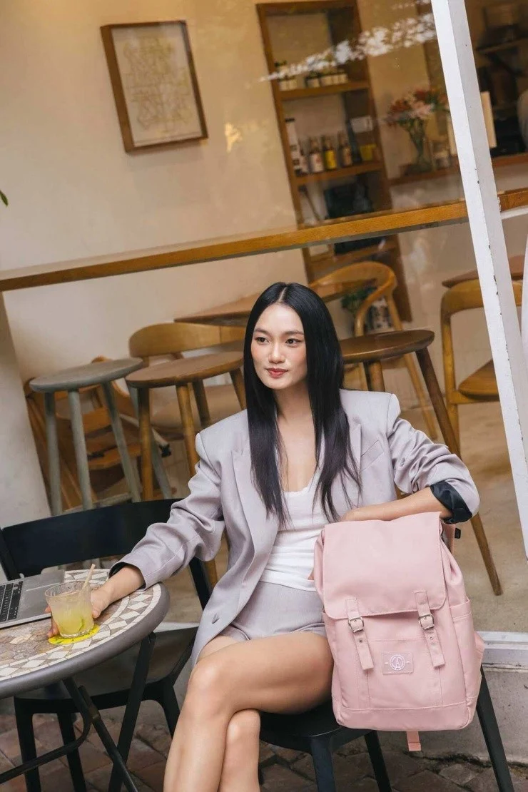 Phong Cách Đời Thường Của Tân Hoa Hậu: Mặc Đẹp Không Cần Cố