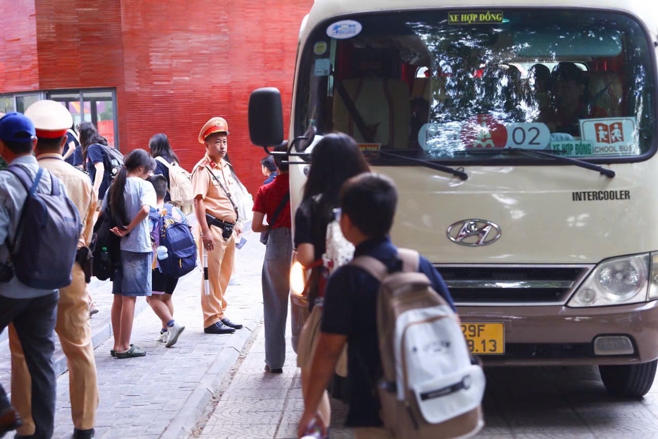 Hà Nội siết chặt kiểm tra xe đưa đón học sinh: Phụ huynh cần tỉnh táo