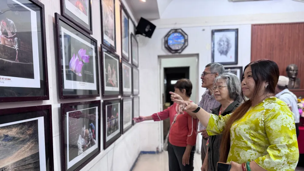 Những câu chuyện cuộc sống qua ống kính của các nhiếp ảnh gia cao tuổi