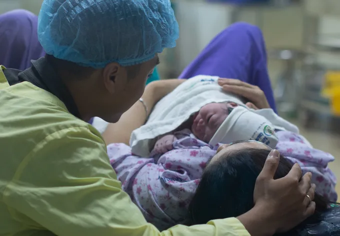 Đề xuất hỗ trợ gia đình có con gái: cơ hội hay băn khoăn?