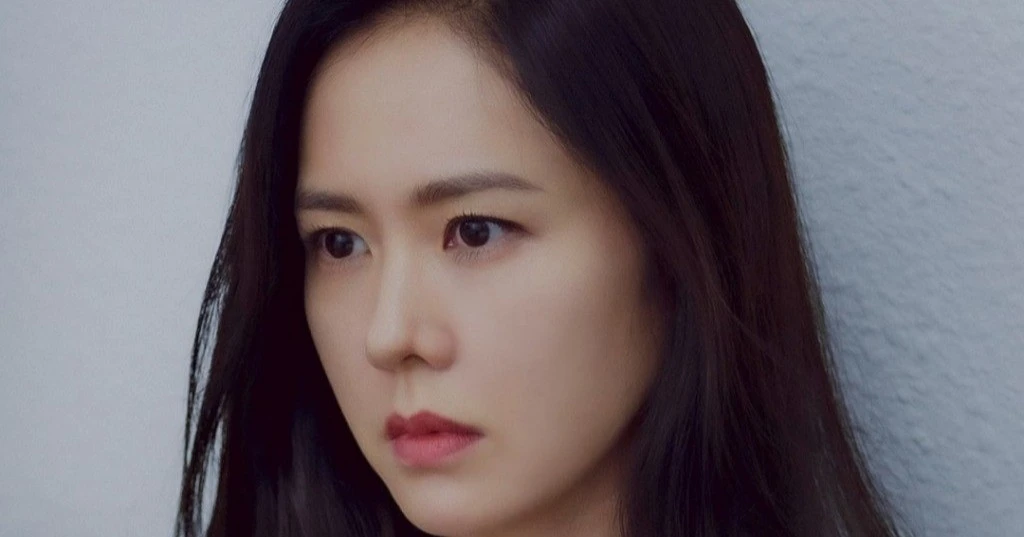 Từ phô mai que đến bão chỉ trích: Son Ye Jin và gánh nặng hình tượng sao Hàn