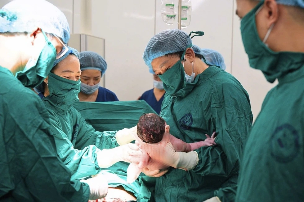 Đề xuất hỗ trợ gia đình có con gái: cơ hội hay băn khoăn?