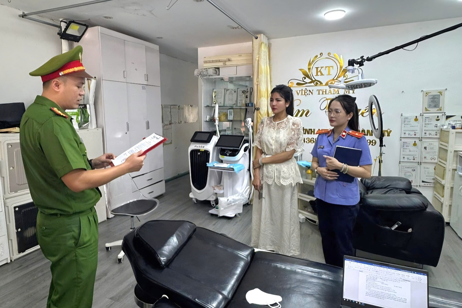 Cách nhận biết thẩm mỹ viện giả bác sĩ trước khi bị lừa