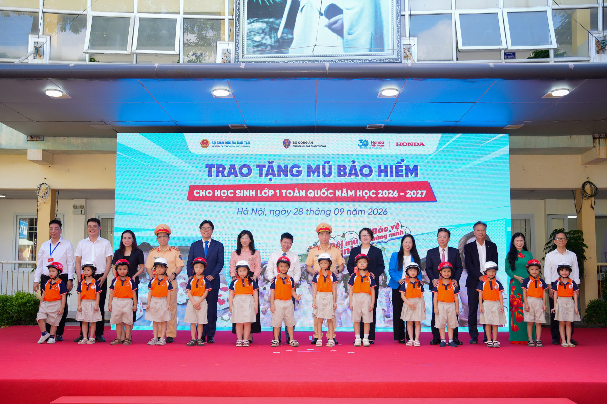 Honda tặng 1,8 triệu mũ bảo hiểm: Cơ hội để cha mẹ dạy con an toàn giao thông