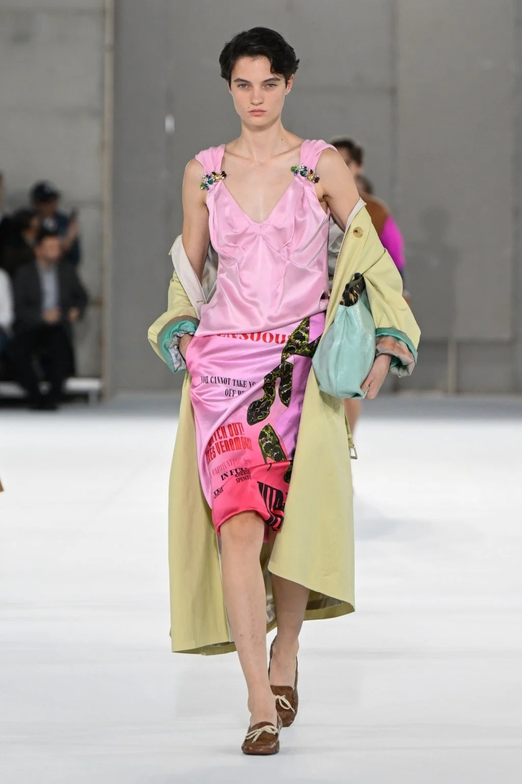 Thời trang hở bạo mất dần sức hút tại Paris Fashion Week