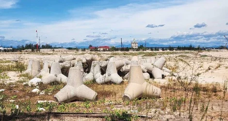 Kho xăng dầu Quảng Trị lỡ hẹn: rào cản nào đang chặn dòng xăng dầu sang Lào?