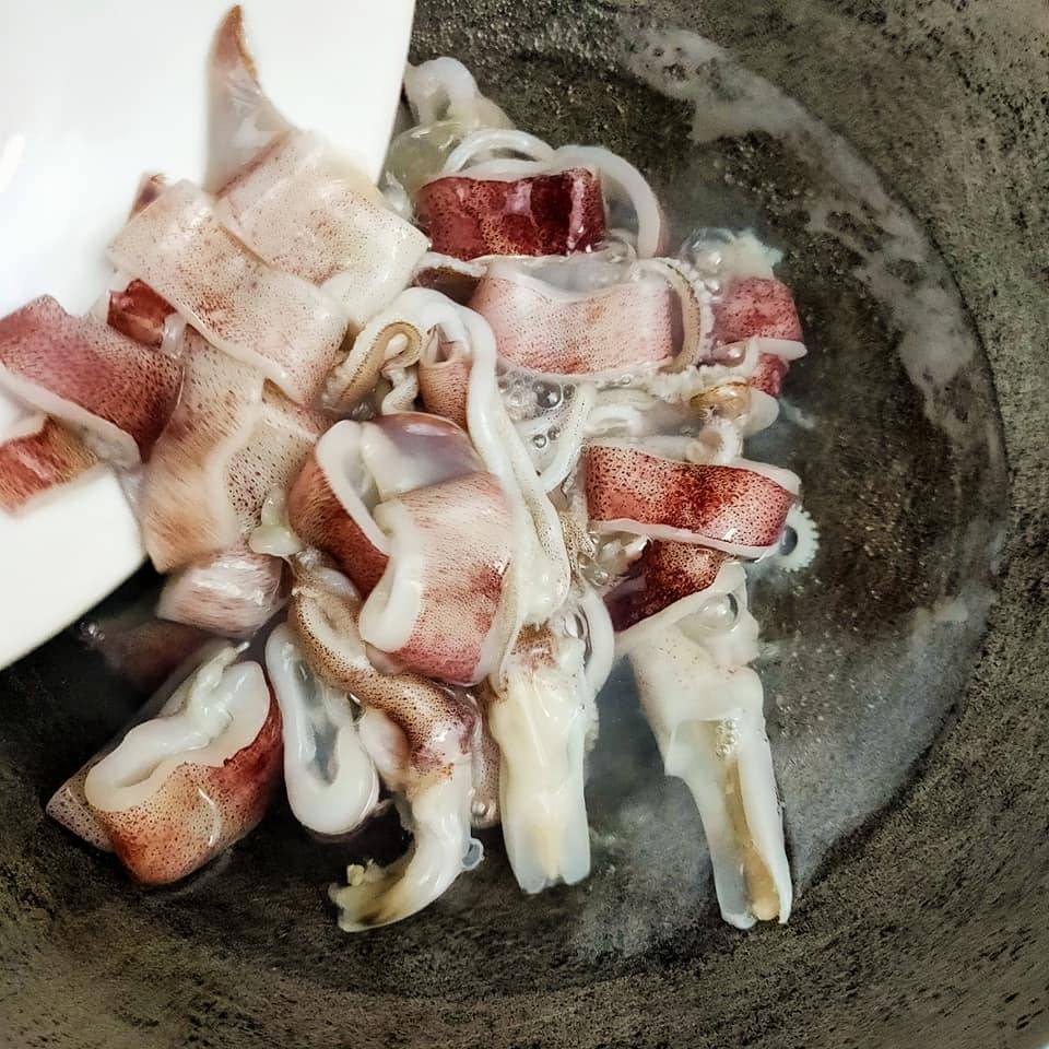 Sotong Masak Hitam & Bihun Sup: Dua Resepi Laut Cepat