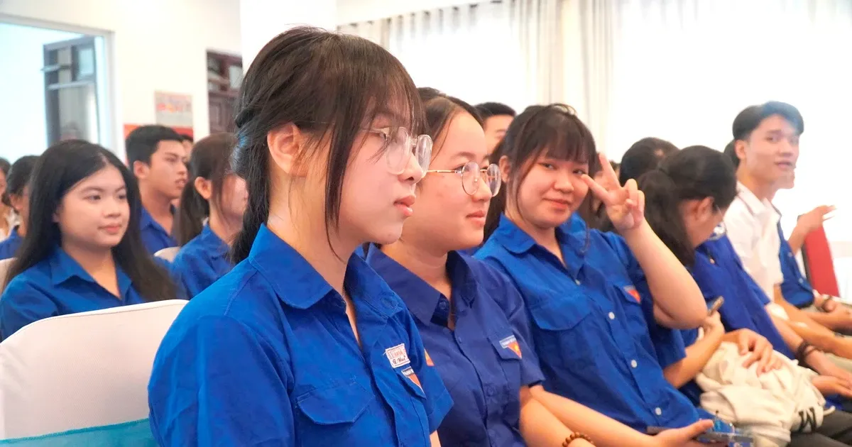 Tập huấn AI cho giáo viên và cán bộ giáo dục: Từ kỹ năng cơ bản đến ứng dụng trong lớp học