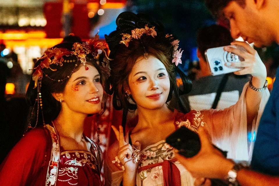Du khách Trung Quốc tăng mạnh dịp Quốc khánh: Việt Nam đang được chọn thay cho điểm đến nội địa quá tải