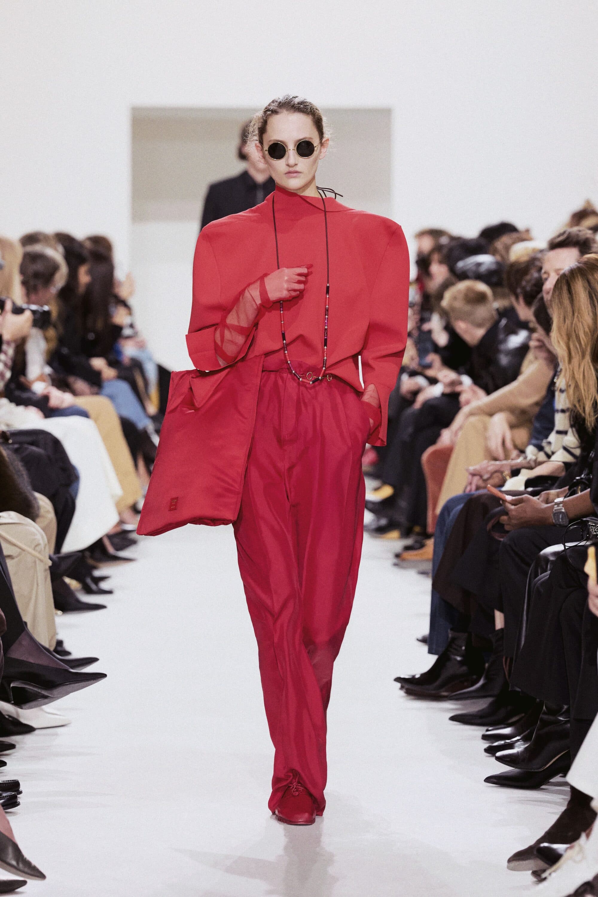 Minimalisme Versus Tailoring Eksperimental di Pentas Musim Semi