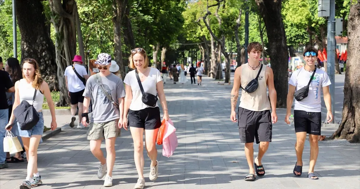 Phố cổ Hà Nội mùa cao điểm: Đặt phòng thông minh khi cuối tuần kín phòng