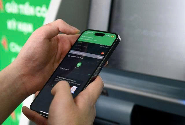 Các ngân hàng siết giao dịch trên iPhone cũ: Kiểm tra iOS ngay