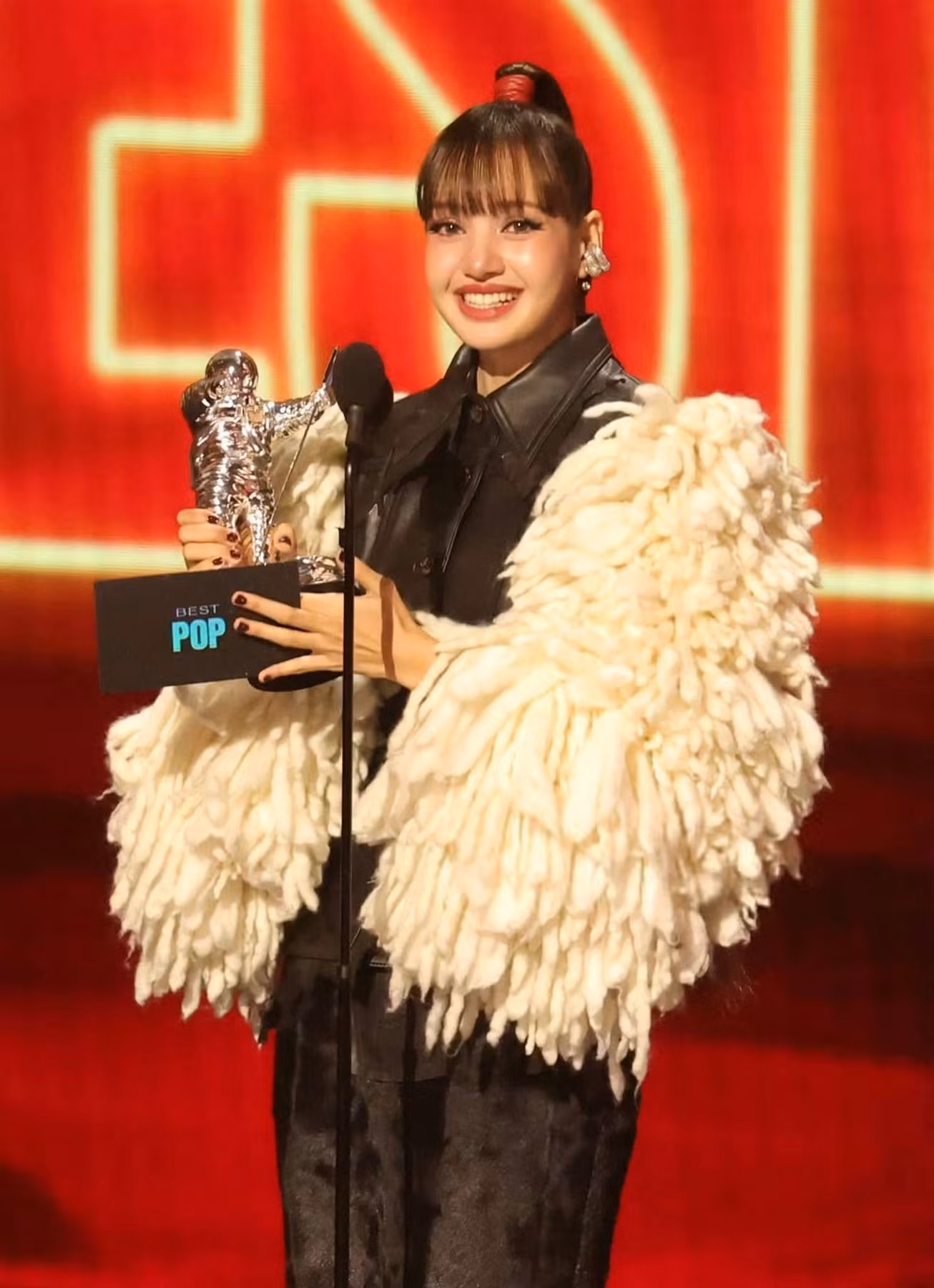 Lisa Giành Best Pop Tại VMAs: Bước Ngoặt Cho Tham Vọng Phương Tây