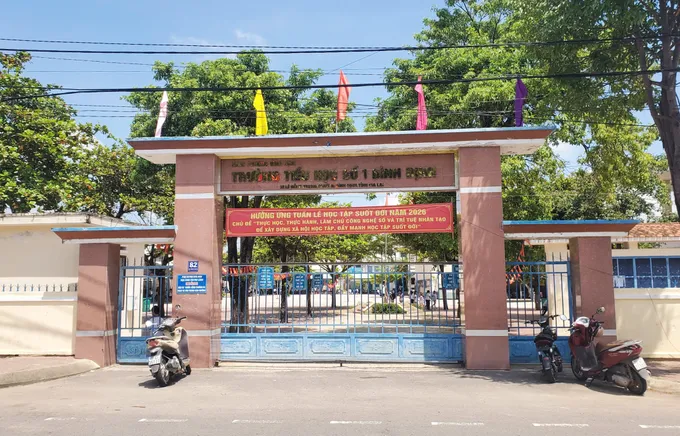 Bài tập về nhà lớp 1 quá tải: cha mẹ cần đổi cách kèm con