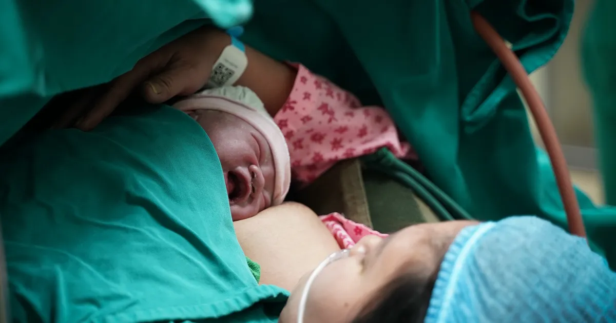 Đề xuất hỗ trợ gia đình có con gái: cơ hội hay băn khoăn?
