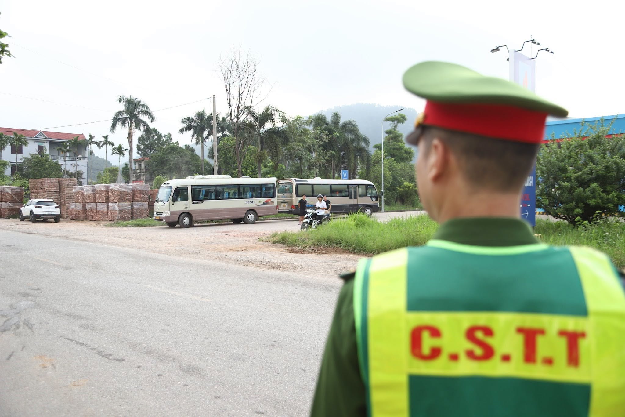 Hà Nội siết chặt kiểm tra xe đưa đón học sinh: Phụ huynh cần tỉnh táo