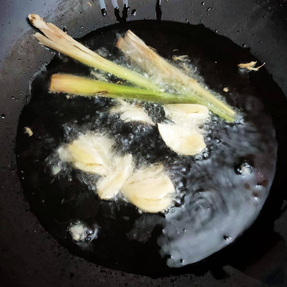 Kuah Mi Hokkien & Sotong Masak Hitam: Dua Resepi Laut Autentik Mudah Di Rumah