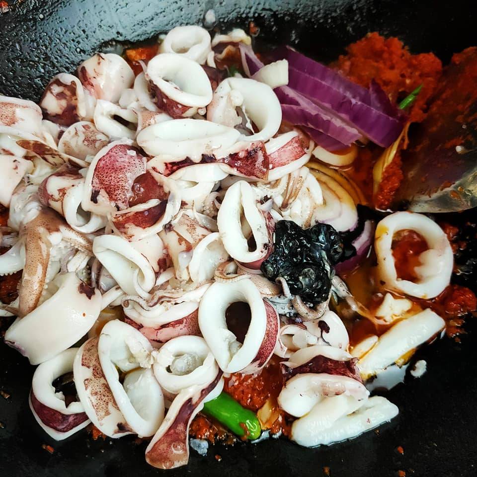Sotong Masak Hitam Pedas & Nasi Dagang Gulai Ikan Autentik