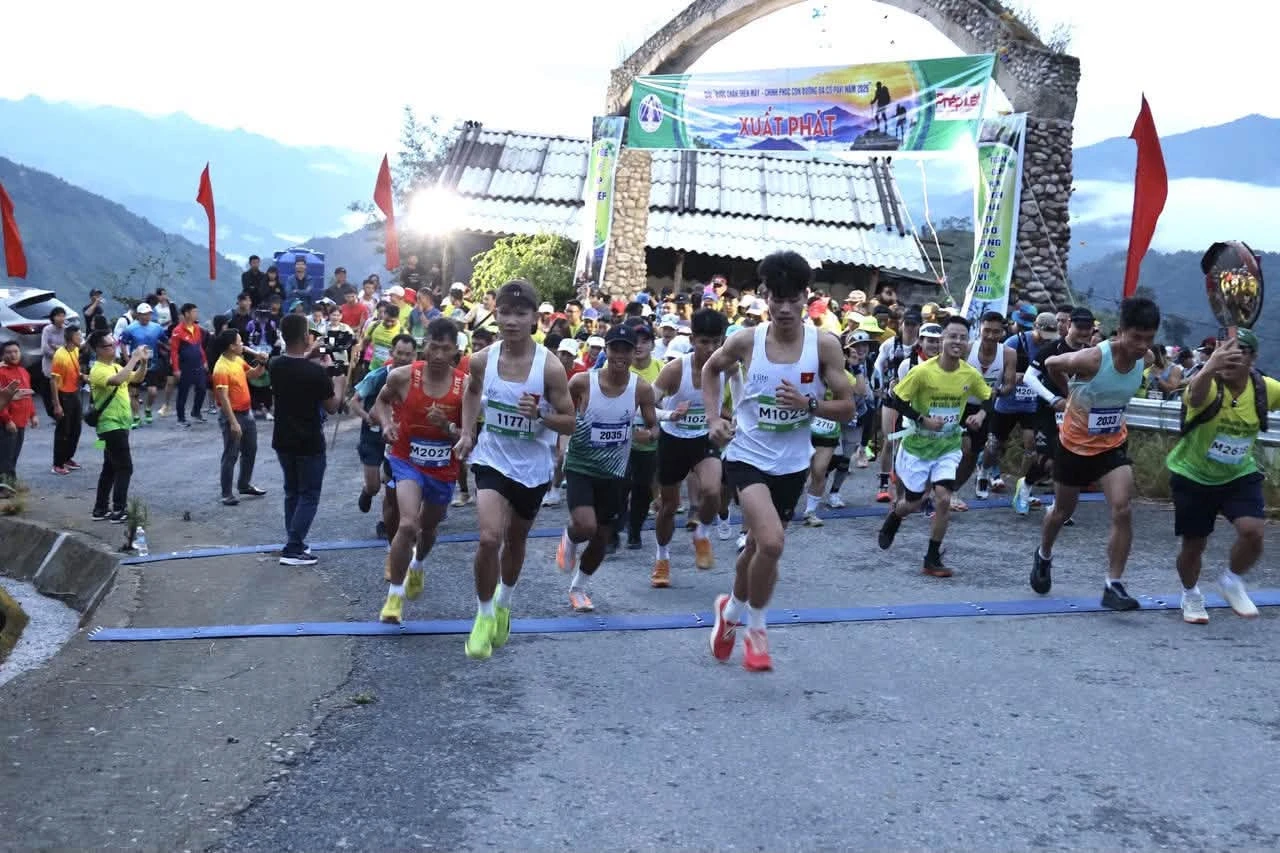 500 vận động viên chinh phục đường đá cổ Pavi: Bước chân trên mây và tham vọng trail running Tây Bắc