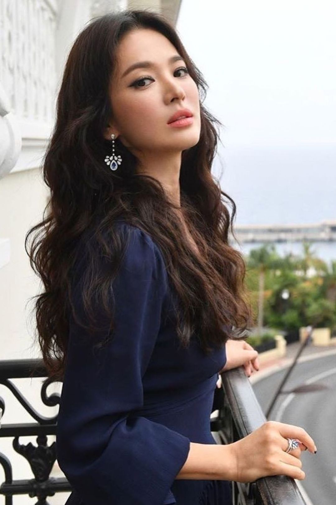 Cách Phối Trang Sức Thanh Nhã Như Song Hye Kyo