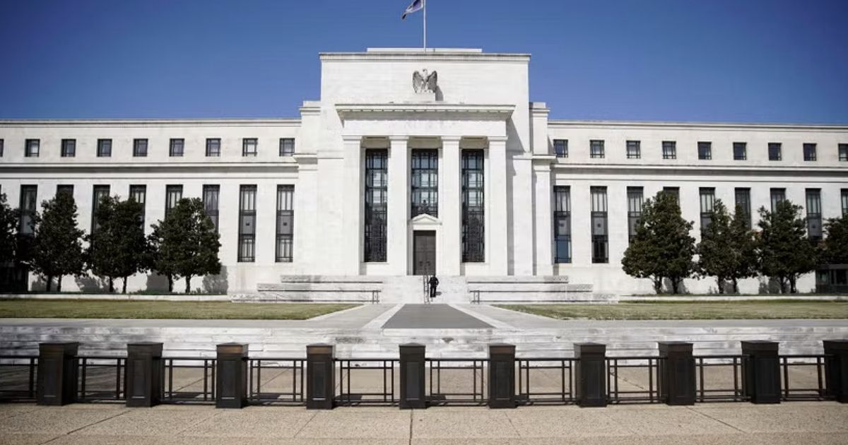 Fed phát tín hiệu tạm dừng tăng lãi suất tháng 10 giữa thị trường lao động hạ nhiệt