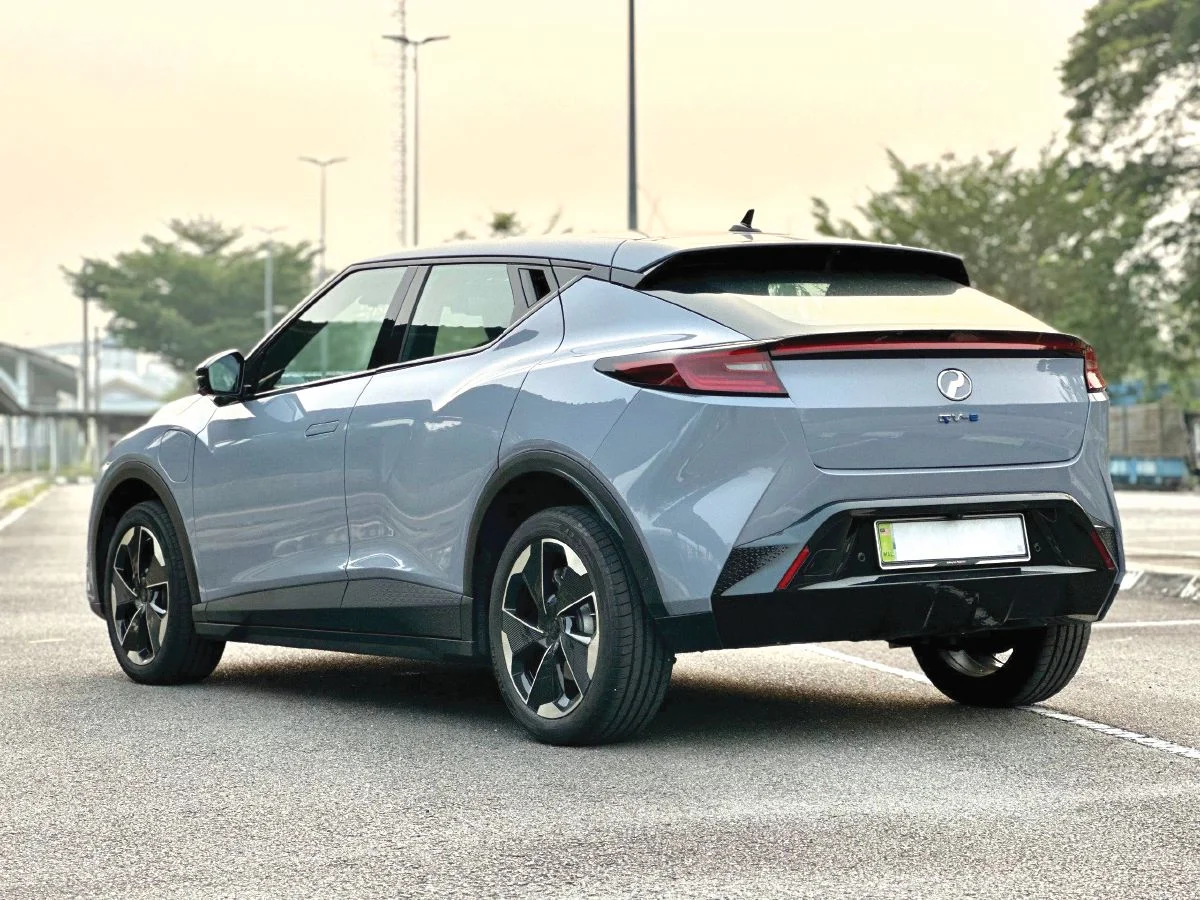 Toyota Yaris Cross HEV vs Perodua QV-E: Mana Lebih Berbaloi Untuk SUV Kompak?