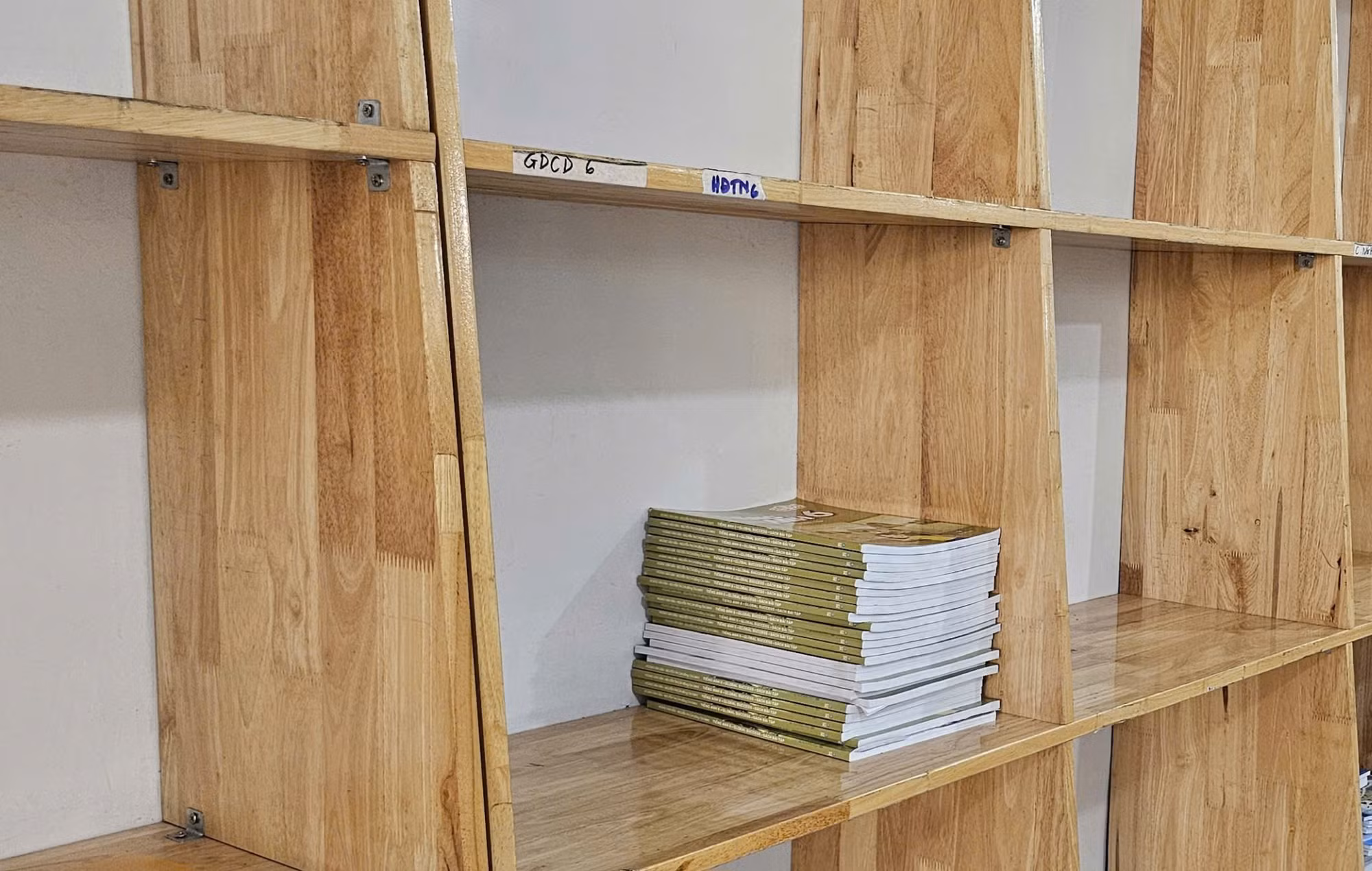 Một tháng vào học, học sinh Cần Thơ vẫn thiếu sách giáo khoa