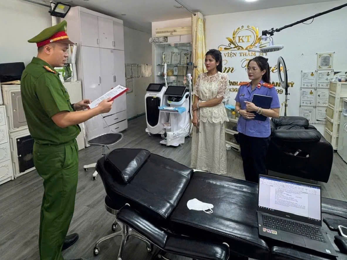 Khởi tố chủ tiệm thẩm mỹ dùng ảnh cắt ghép, filler botox mập mờ nguồn gốc