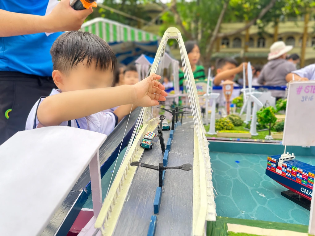 Môn học liên kết bắt buộc để được bán trú: Ranh giới mong manh giữa tự nguyện và ép buộc