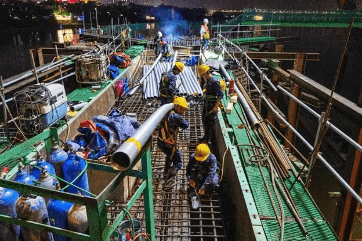 7 cầu vượt sông Hồng tăng tốc nước rút trước APEC