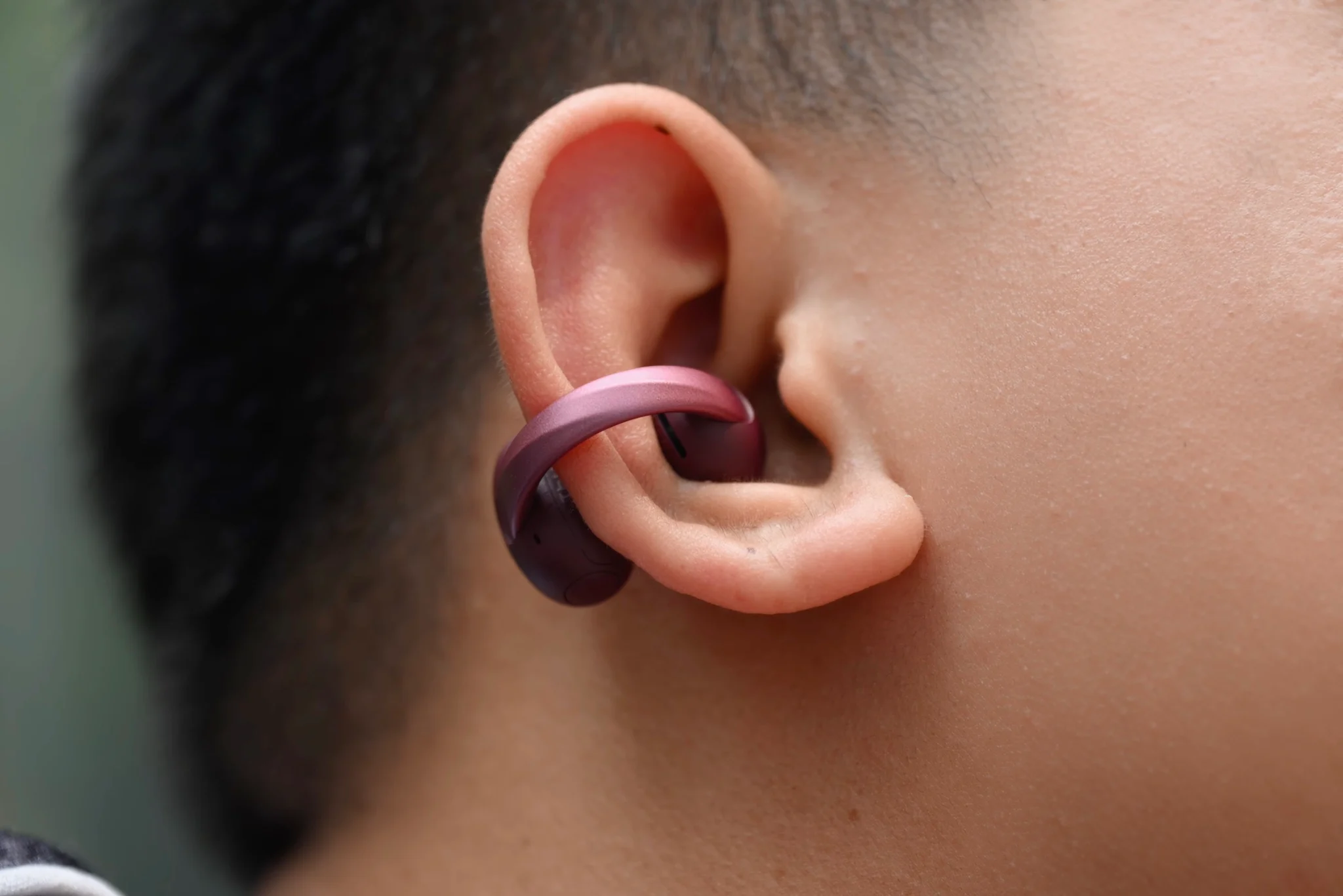 Tai nghe kẹp mở giá rẻ: Nên chọn Soundcore AeroClip 2 hay CMF Clip Pro?