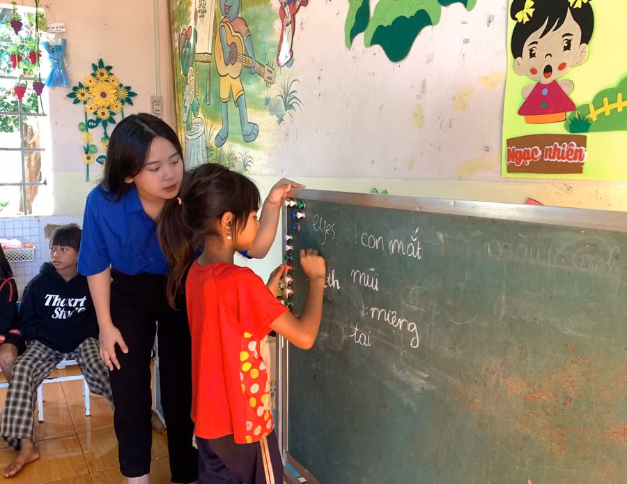 Từ lớp học đến câu lạc bộ: mở rộng không gian tiếng Anh cho học sinh