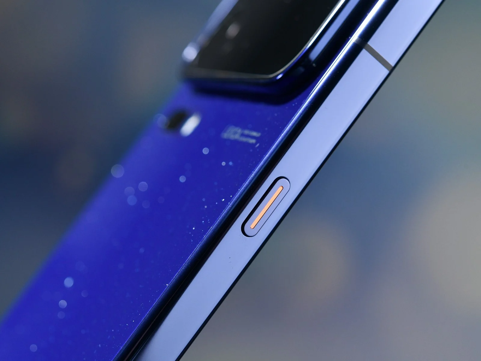 Xiaomi 18 Pro Max Galaxy Blue: khi đá sao trở thành ngôn ngữ thiết kế