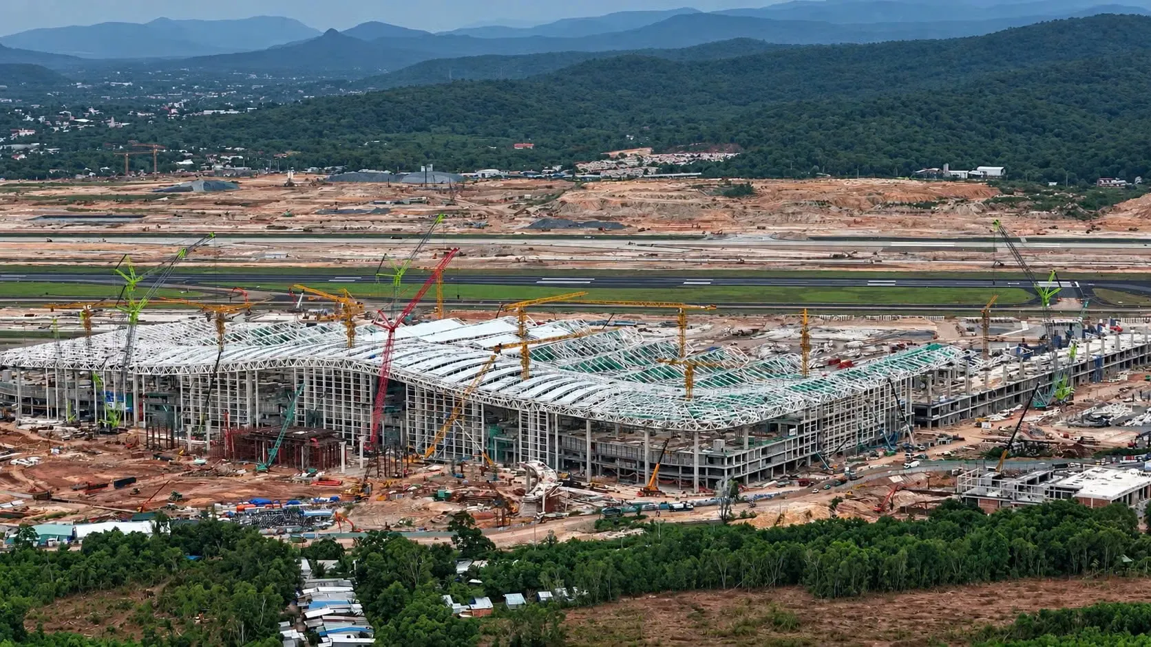 7.600 công nhân chạy đua hoàn thiện sân bay Phú Quốc trước APEC