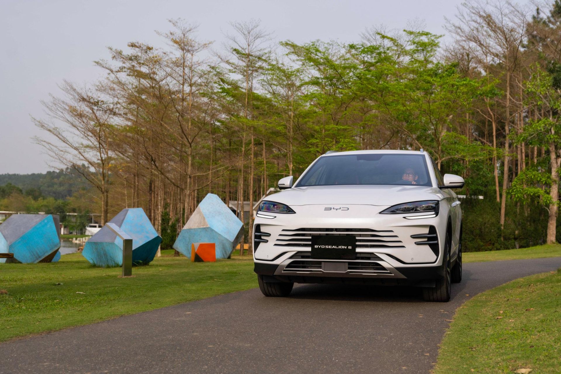 Xe hybrid Trung Quốc tìm ‘cửa hẹp’ PHEV và EREV