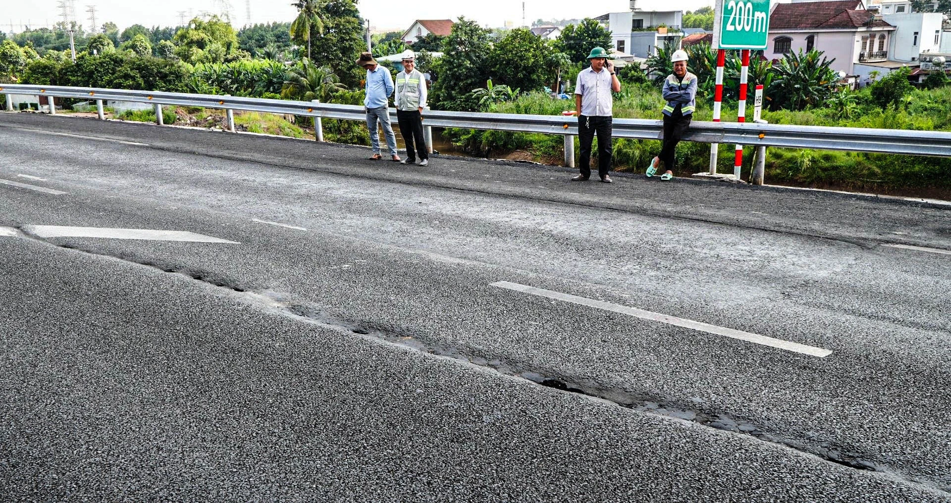Cao tốc Biên Hòa - Vũng Tàu nứt 40m: địa chất yếu hay lỗ hổng quản lý?