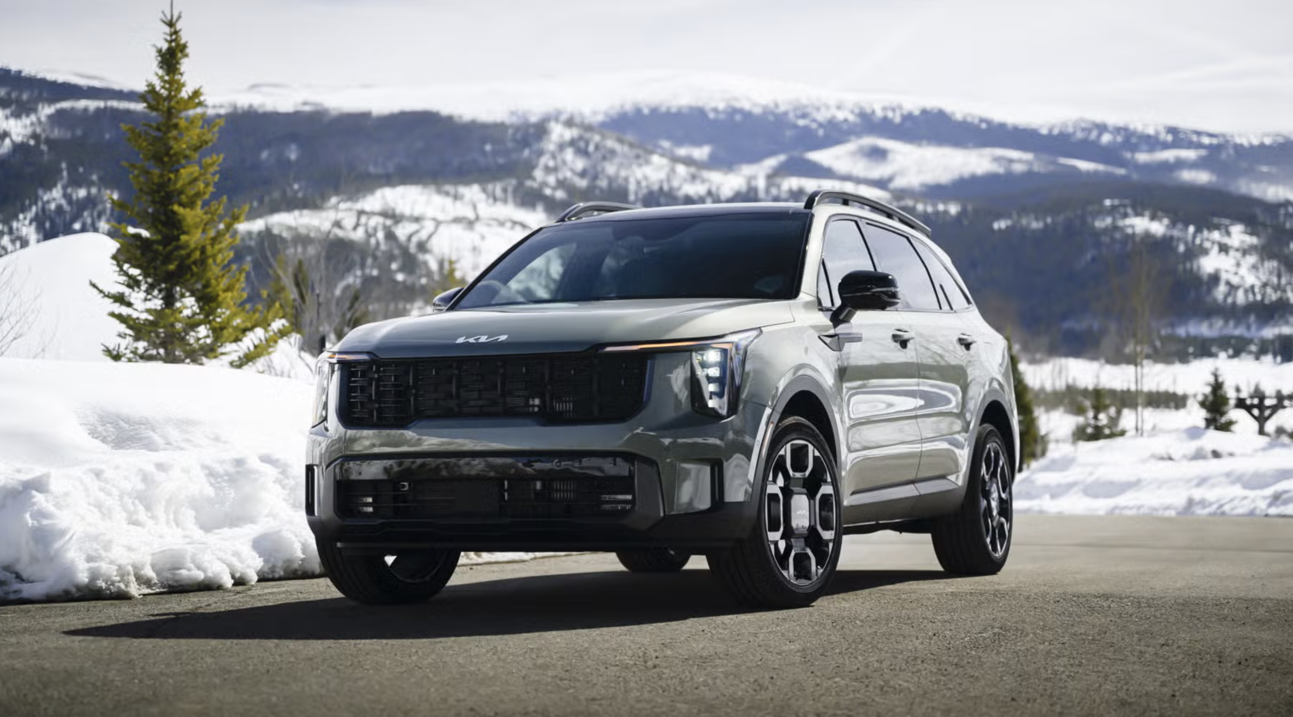 Kia Sorento 3 hàng ghế: SUV 7 chỗ giá cạnh tranh có đủ sức đấu CX-8 và Fortuner?