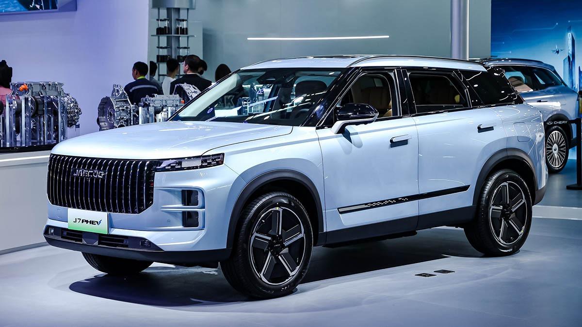 Xe hybrid Trung Quốc tìm ‘cửa hẹp’ PHEV và EREV