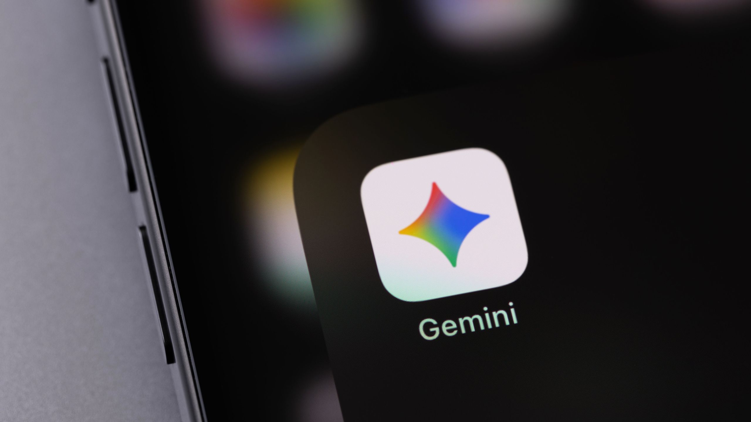 Google thu hẹp quyền truy cập Gemini: nên ở lại miễn phí, chọn AI Plus hay nâng cấp AI Pro?