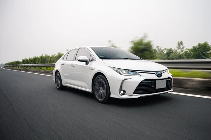 Toyota Corolla Altis: Hybrid tiết kiệm xăng và an toàn TSS 2.0